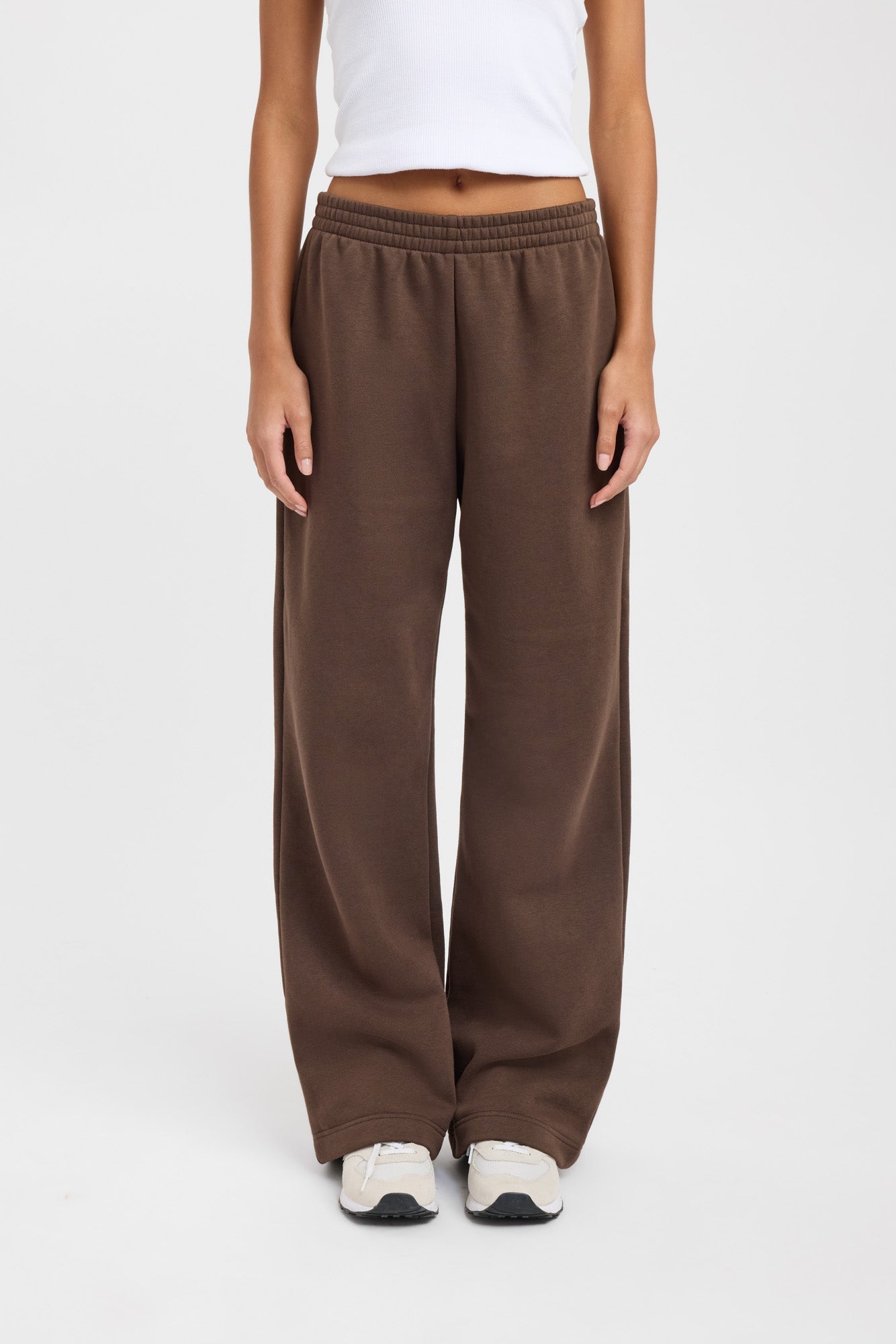 BT061_TATEWIDELEGTRACKPANT_CHO