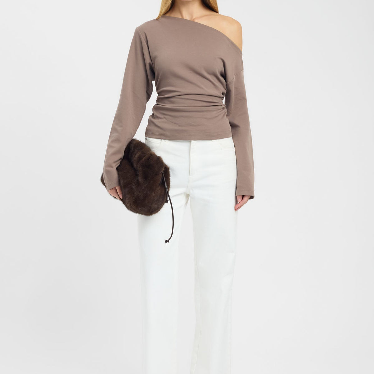 novaoffshouldernestle_0502.jpg 