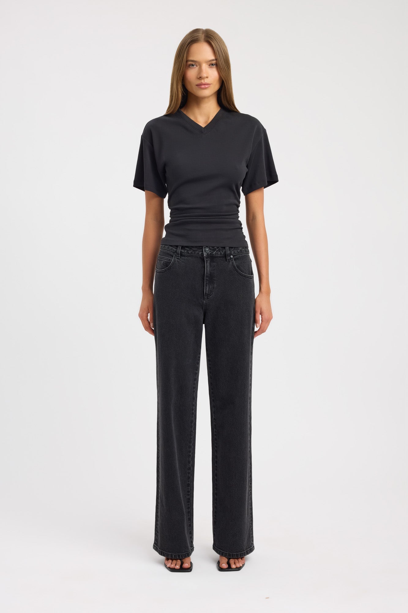 Nova Vee Neck Tee – USA KOOKAÏ