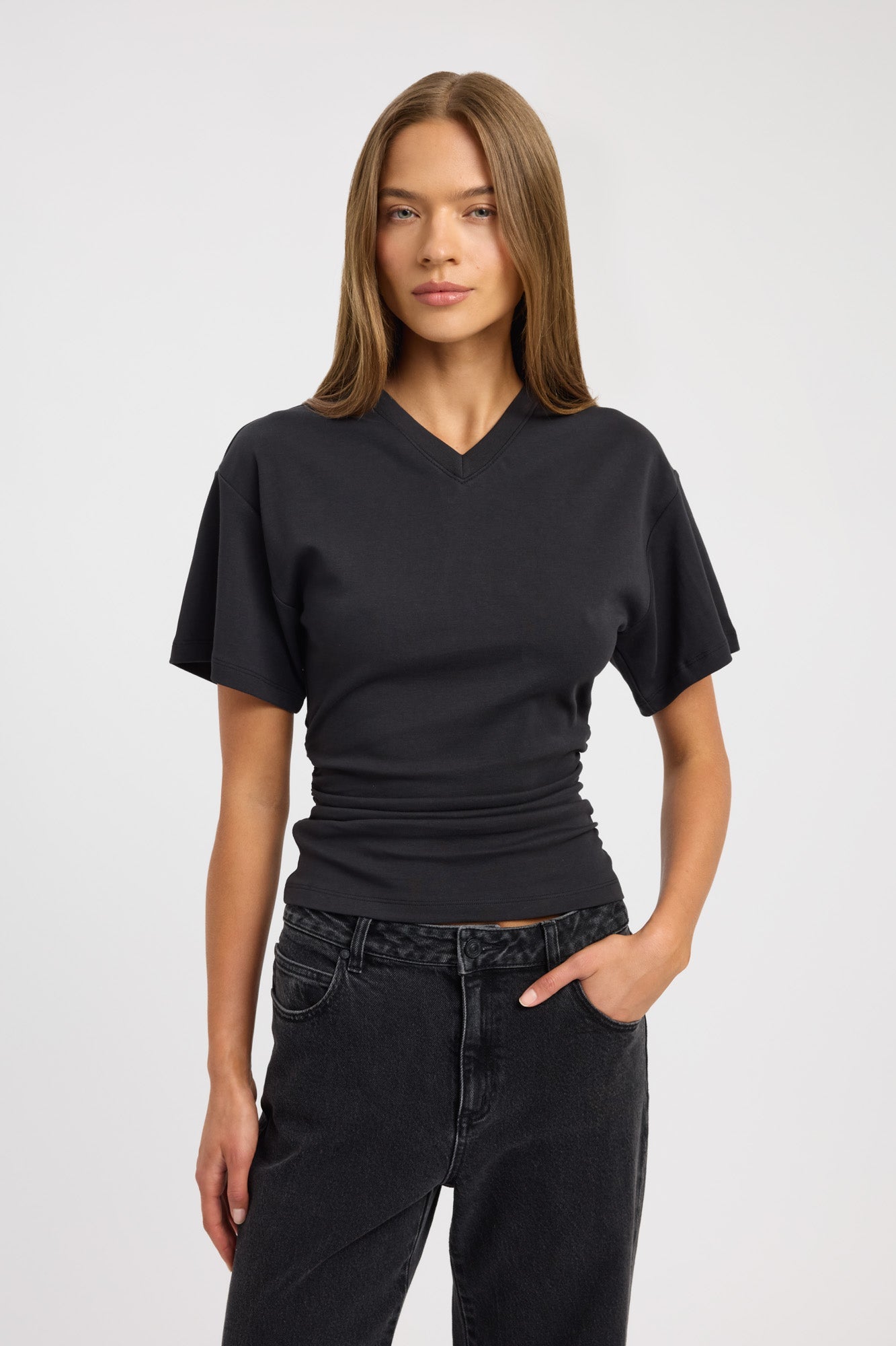 Nova Vee Neck Tee – USA KOOKAÏ