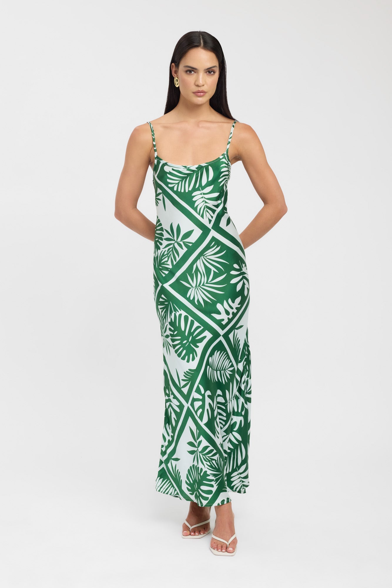 green emerald velvet dress Leni Maxi Dress – KOOKAÏ Australia main image 0