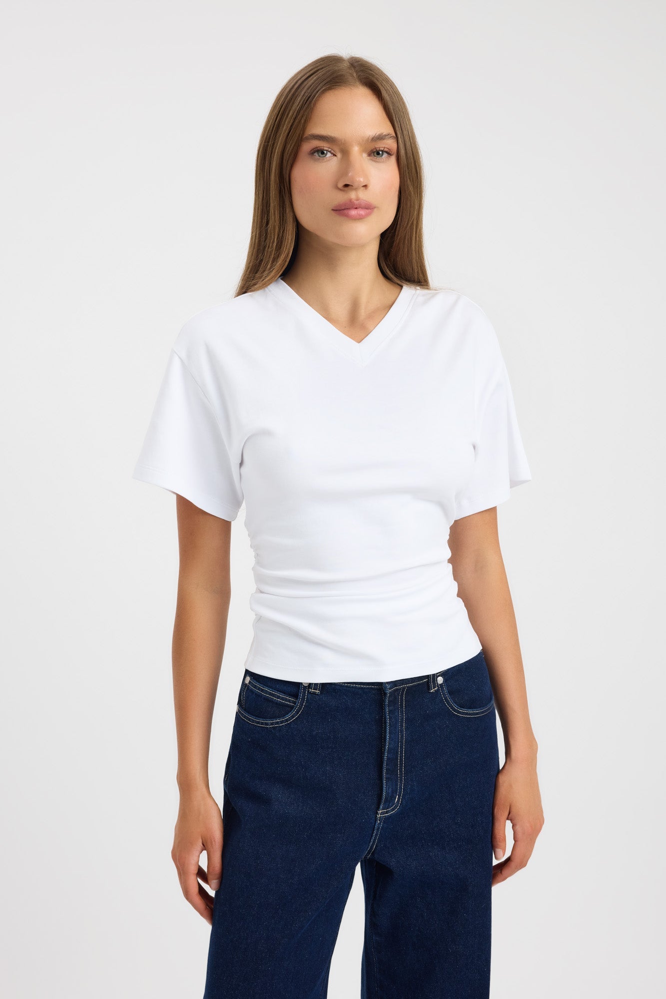 NOVAVEENECKTEE_WHITE_01_1489_3